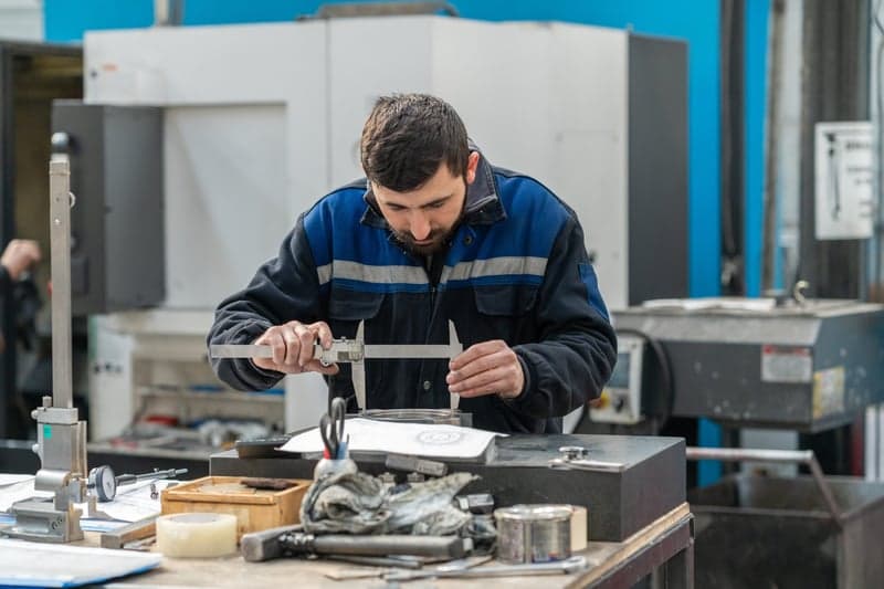 Qualified operator on an aerospace assembly operation