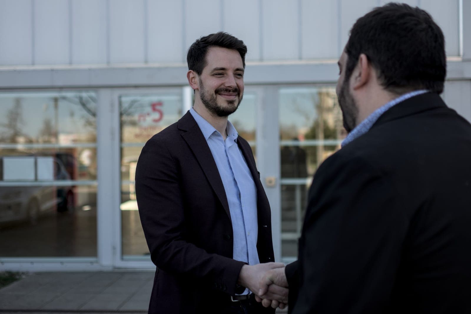 Handshake between two executives